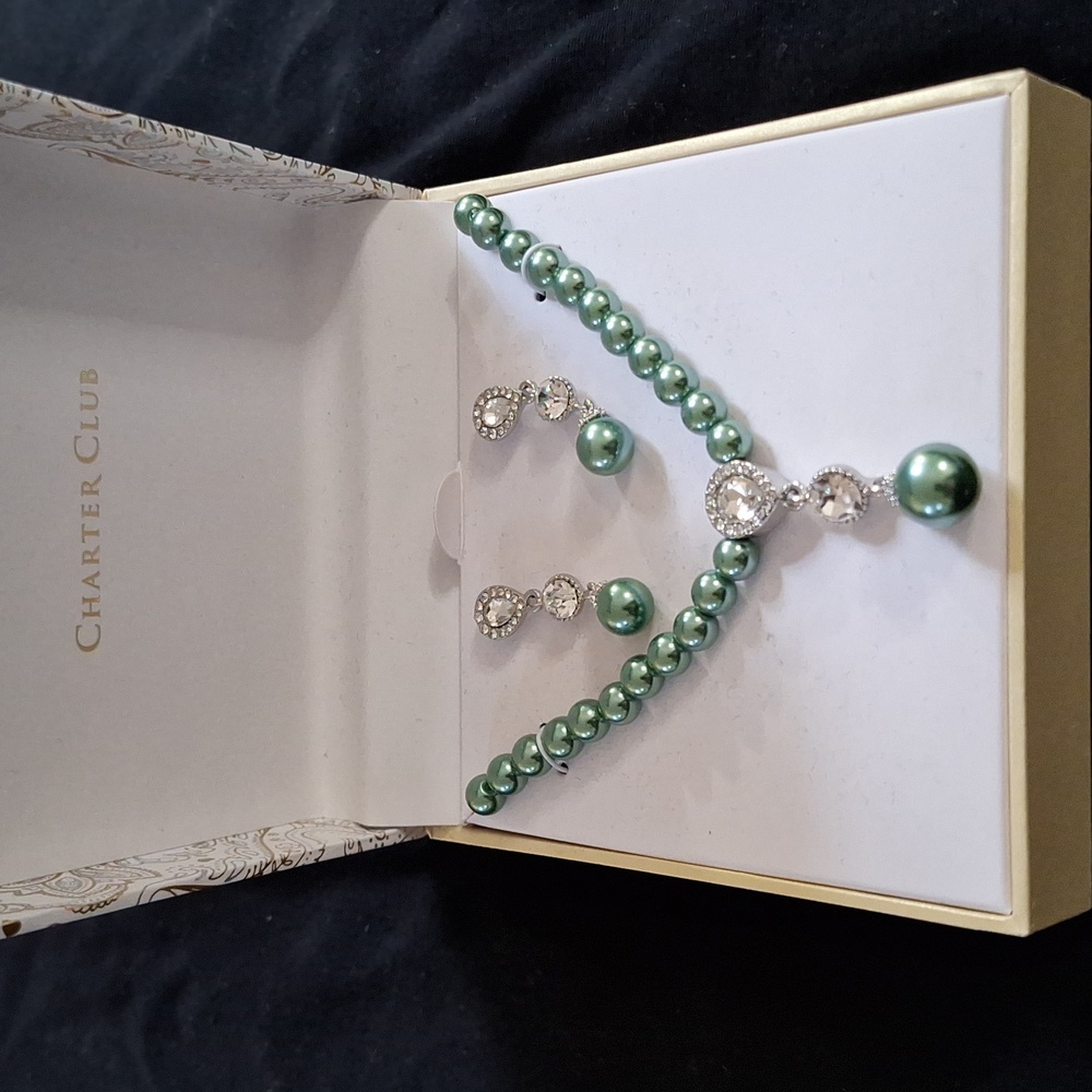 Teal pearls earrings and necklace